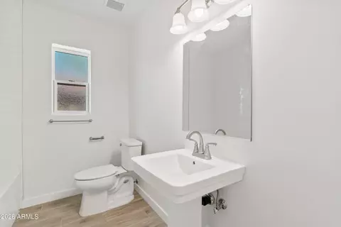 Bath - 1726 E Coronado Rd, Phoenix, AZ 85006 photo 2 of 4