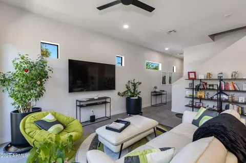 Living - 377 E Windsor Ave #1, Phoenix, AZ 85004 photo 2 of 2
