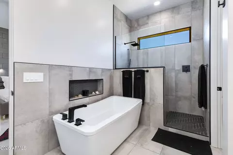 Bath - 377 E Windsor Ave #1, Phoenix, AZ 85004 photo 3 of 4