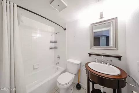 Bath - 17 E Ruth Ave #202, Phoenix, AZ 85020 photo 1 of 2