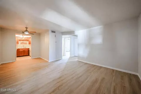 Living - 17 E Ruth Ave #202, Phoenix, AZ 85020 photo 2 of 4