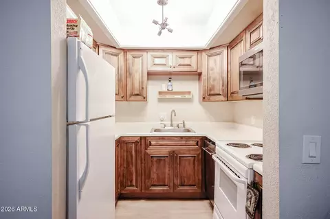 Kitchen - 17 E Ruth Ave #202, Phoenix, AZ 85020 photo 3 of 3