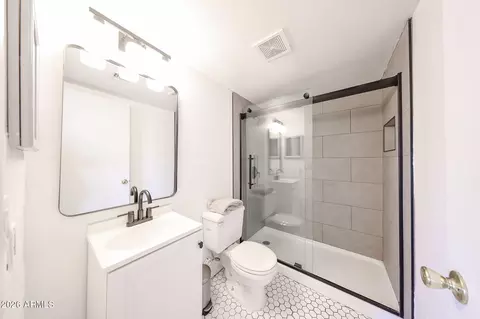 Bath - 17 E Ruth Ave #202, Phoenix, AZ 85020 photo 2 of 2