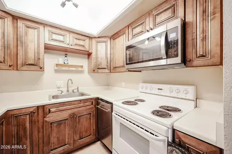 Kitchen - 17 E Ruth Ave #202, Phoenix, AZ 85020 photo 2 of 3