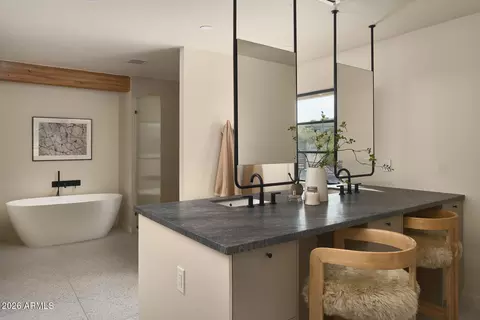 Bath - 4035 E Mcdonald Dr, Phoenix, AZ 85018 photo 1 of 7
