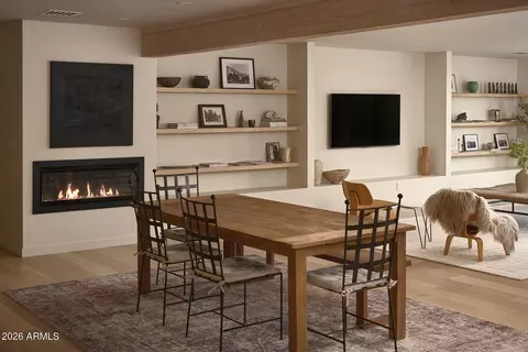 Dining - 4035 E Mcdonald Dr, Phoenix, AZ 85018 photo 1 of 2