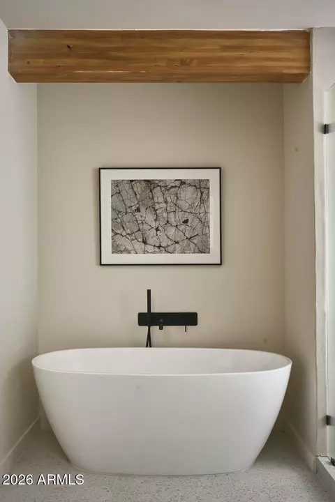 Bath - 4035 E Mcdonald Dr, Phoenix, AZ 85018 photo 4 of 7