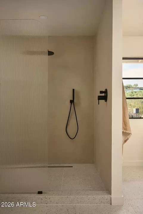 Bath - 4035 E Mcdonald Dr, Phoenix, AZ 85018 photo 3 of 7