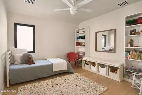 Bedroom - 4035 E Mcdonald Dr, Phoenix, AZ 85018 photo 3 of 4
