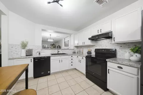 Kitchen - 738 S Colonial St, Gilbert, AZ 85296 photo 2 of 3