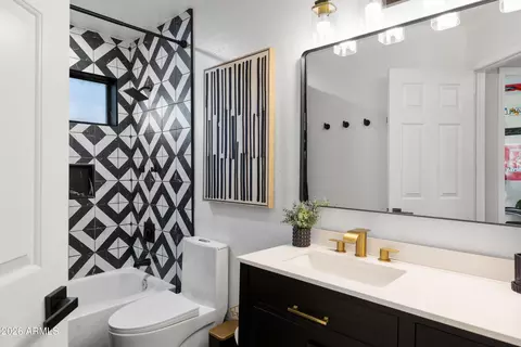 Bath - 3912 E Shannon St, Phoenix, AZ 85044 photo 5 of 6