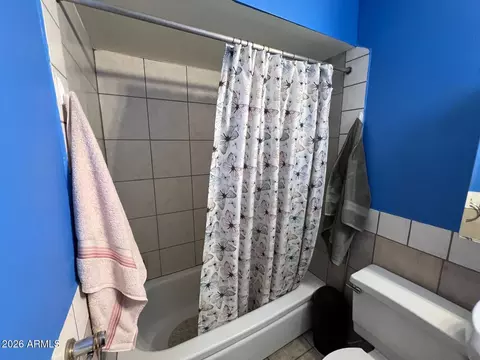 Bath - 3053 N 53rd Dr, Phoenix, AZ 85031 photo 2 of 4