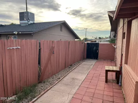 Exterior - 3053 N 53rd Dr, Phoenix, AZ 85031 photo 8 of 10
