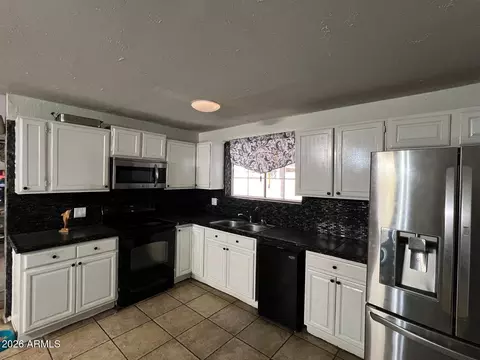 Kitchen - 3053 N 53rd Dr, Phoenix, AZ 85031 photo 1 of 2
