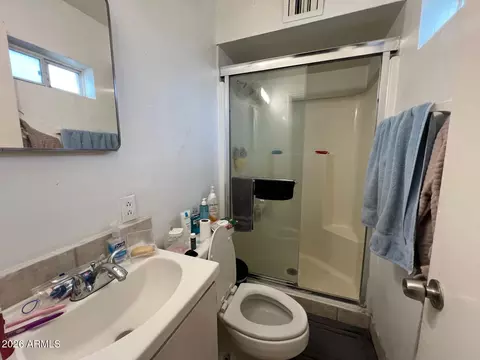 Bath - 3053 N 53rd Dr, Phoenix, AZ 85031 photo 4 of 4