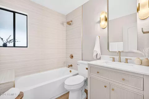Bath - 2319 Earll Dr, Phoenix, AZ 85016 photo 3 of 6