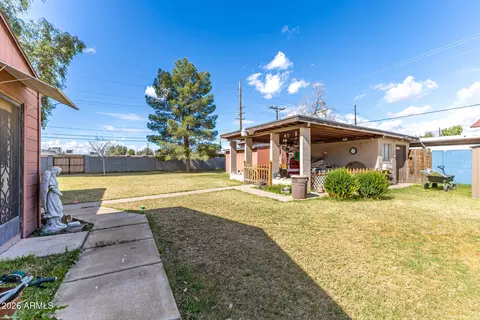 Exterior - 2250 W Augusta Ave, Phoenix, AZ 85021 photo 6 of 11
