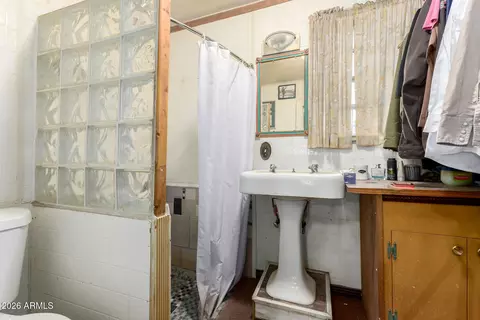 Bath - 2250 W Augusta Ave, Phoenix, AZ 85021 photo 3 of 3