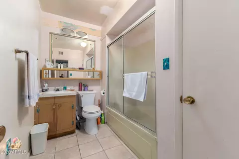 Bath - 2250 W Augusta Ave, Phoenix, AZ 85021 photo 2 of 3