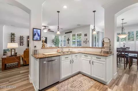 Kitchen - 4212 E Patrick Ct, Gilbert, AZ 85295 photo 4 of 5