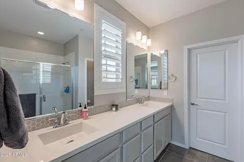 Bath - 1741 E Chelsea Ln, Gilbert, AZ 85295 photo 3 of 6