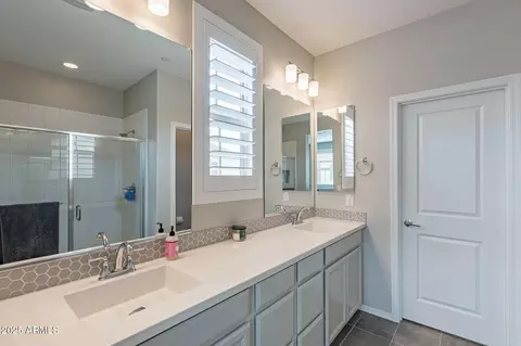 Bath - 1741 E Chelsea Ln, Gilbert, AZ 85295 photo 4 of 6