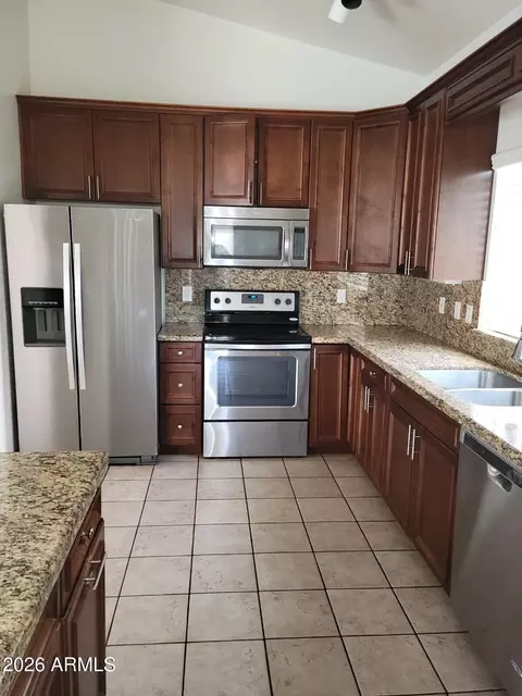 Kitchen - 4163 E Silverwood Dr, Phoenix, AZ 85048 photo 3 of 3