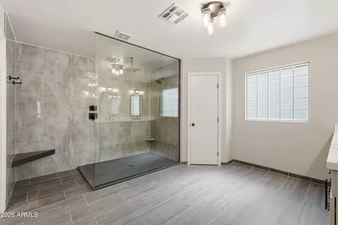 Bath - 2003 E Mariposa Grande Ave, Phoenix, AZ 85024 photo 4 of 6