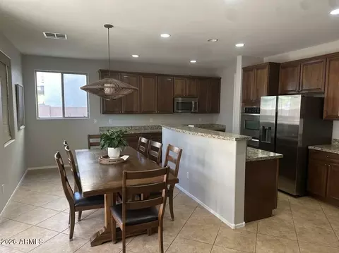 Kitchen - 3420 E Harwell Rd #3420 E, Gilbert, AZ 85234 photo 2 of 2