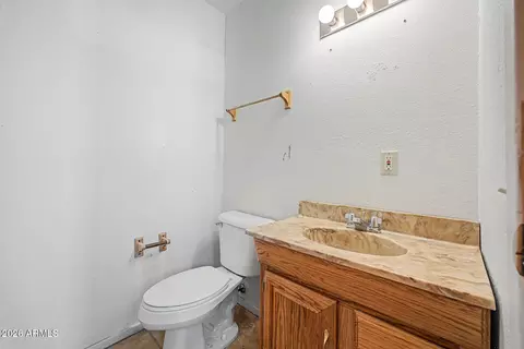 Bath - 101 E Thunderbird Trl, Phoenix, AZ 85042 photo 2 of 3