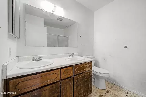 Bath - 101 E Thunderbird Trl, Phoenix, AZ 85042 photo 3 of 3