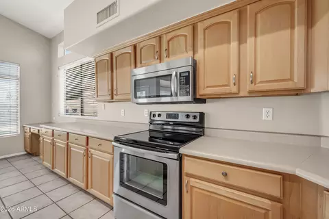 Kitchen - 4049 E Aspen Way, Gilbert, AZ 85234 photo 3 of 4