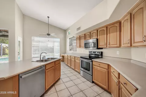 Kitchen - 4049 E Aspen Way, Gilbert, AZ 85234 photo 4 of 4