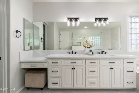 Bath - 3449 E Lions St, Phoenix, AZ 85018 photo 2 of 6