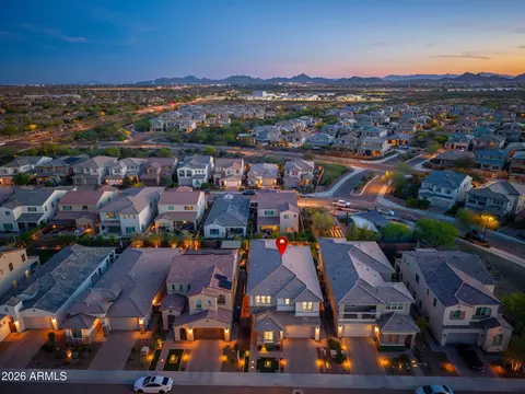 View/Area - 3413 E Crest Ln, Phoenix, AZ 85050 photo 3 of 13