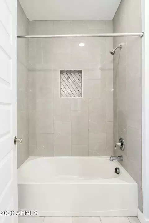 Bath - 3413 E Crest Ln, Phoenix, AZ 85050 photo 3 of 7