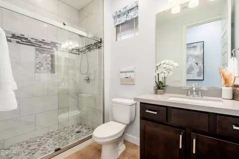 Bath - 3413 E Crest Ln, Phoenix, AZ 85050 photo 1 of 7
