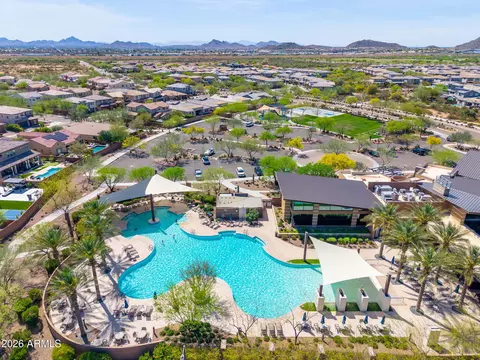 View/Area - 3413 E Crest Ln, Phoenix, AZ 85050 photo 12 of 13