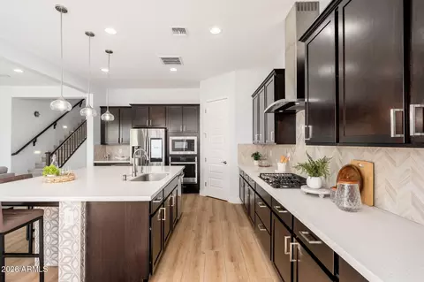 Kitchen - 3413 E Crest Ln, Phoenix, AZ 85050 photo 3 of 4