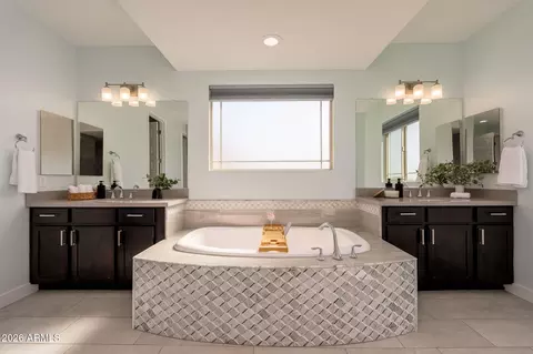 Bath - 3413 E Crest Ln, Phoenix, AZ 85050 photo 5 of 7