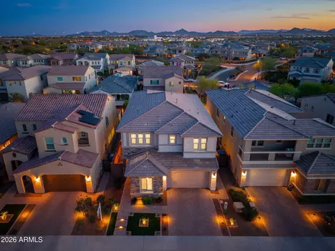 View/Area - 3413 E Crest Ln, Phoenix, AZ 85050 photo 1 of 13