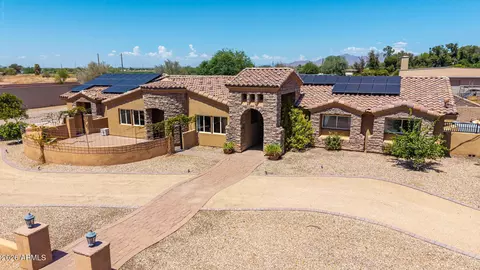 Exterior - 3109 N Gilbert Rd, Mesa, AZ 85203 photo 2 of 23