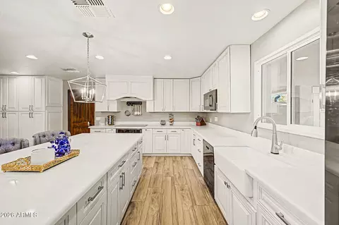 Kitchen - 3109 N Gilbert Rd, Mesa, AZ 85203 photo 4 of 4