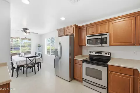 Kitchen - 4078 E Maplewood St, Gilbert, AZ 85297 photo 2 of 4