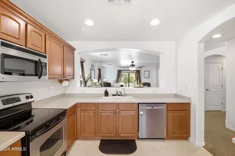 Kitchen - 4078 E Maplewood St, Gilbert, AZ 85297 photo 3 of 4