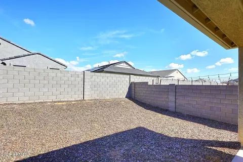 Exterior - 18556 W Buckskin Trl, Wittmann, AZ 85361 photo 4 of 8