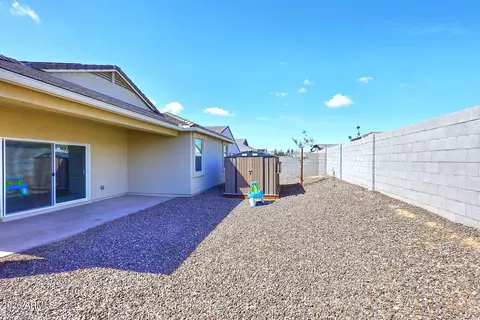 Exterior - 18556 W Buckskin Trl, Wittmann, AZ 85361 photo 6 of 8