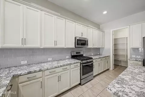 Kitchen - 3047 E Austin Dr, Gilbert, AZ 85296 photo 3 of 4