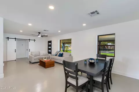 Dining - 511 E Oregon Ave, Phoenix, AZ 85012 photo 1 of 1