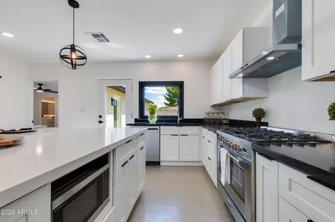 Kitchen - 511 E Oregon Ave, Phoenix, AZ 85012 photo 2 of 2